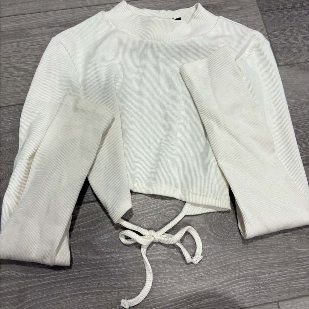 PrettyLittleThing White Puff Sleeve Crop Sweatshirt